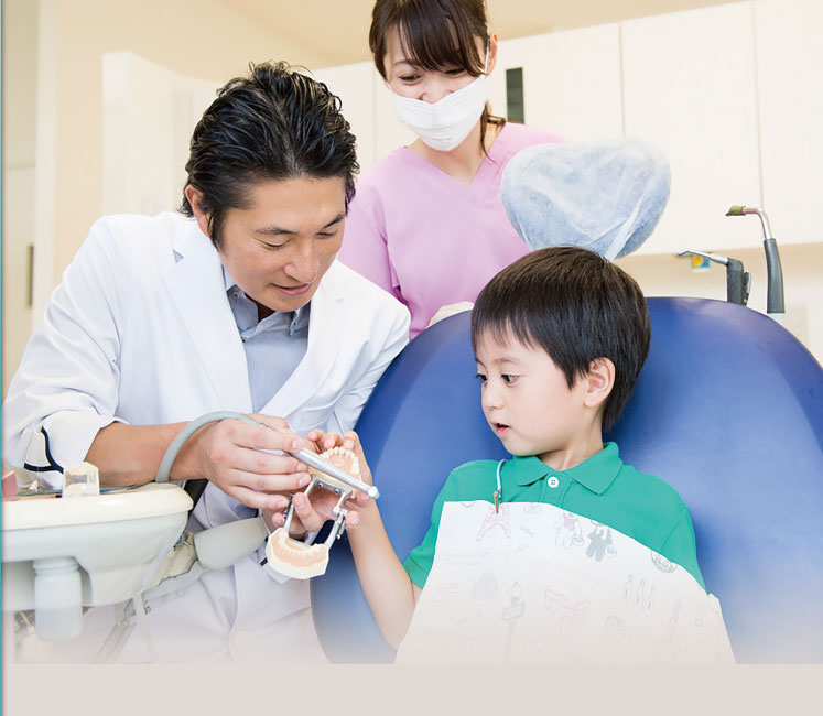 浦和歯科クリニックでは、子どもにもやさしく治療方法を説明します